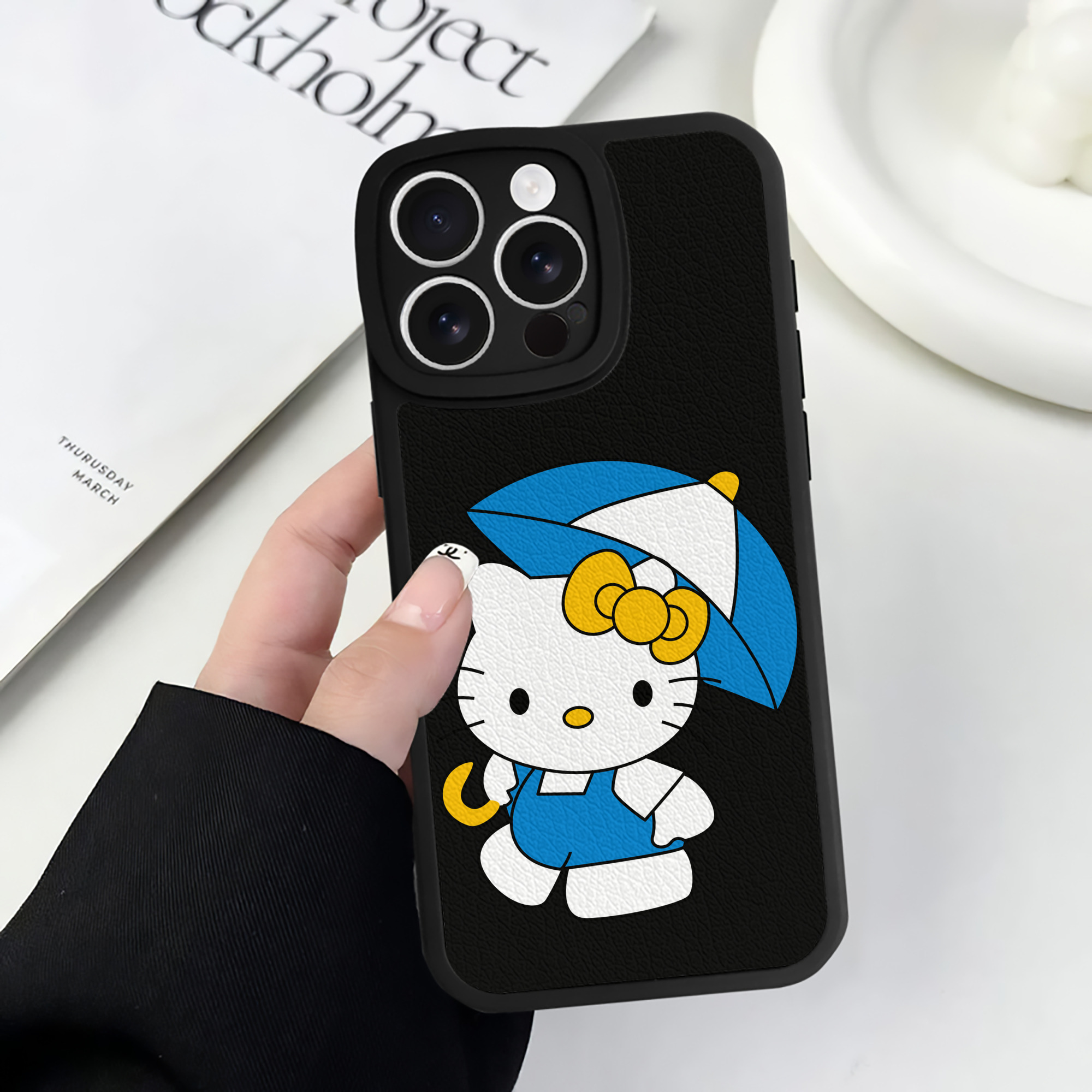 （画像用） Hello Kitty ハローキティ 【iPhone 16シリーズ対応】シリコンスマホケース（レザー調） 材質：シリコン